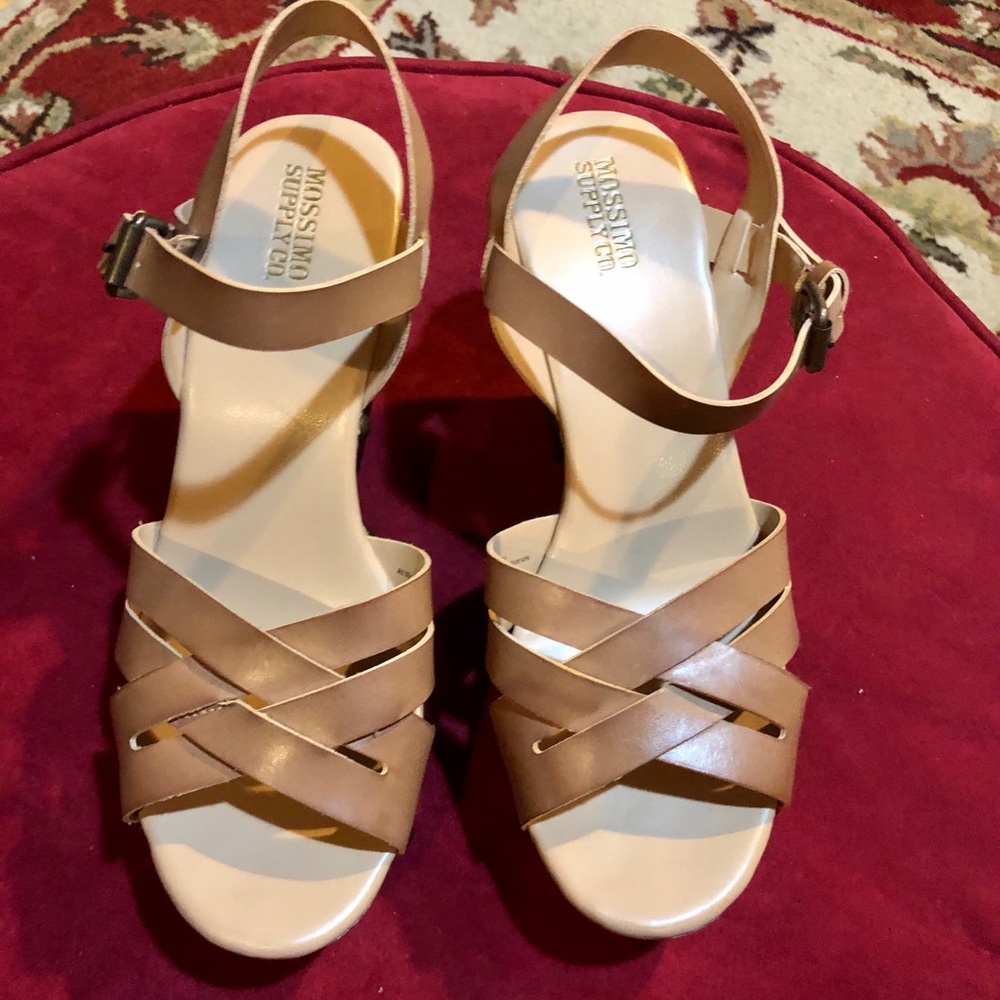 Mossimo tan wedge sandal